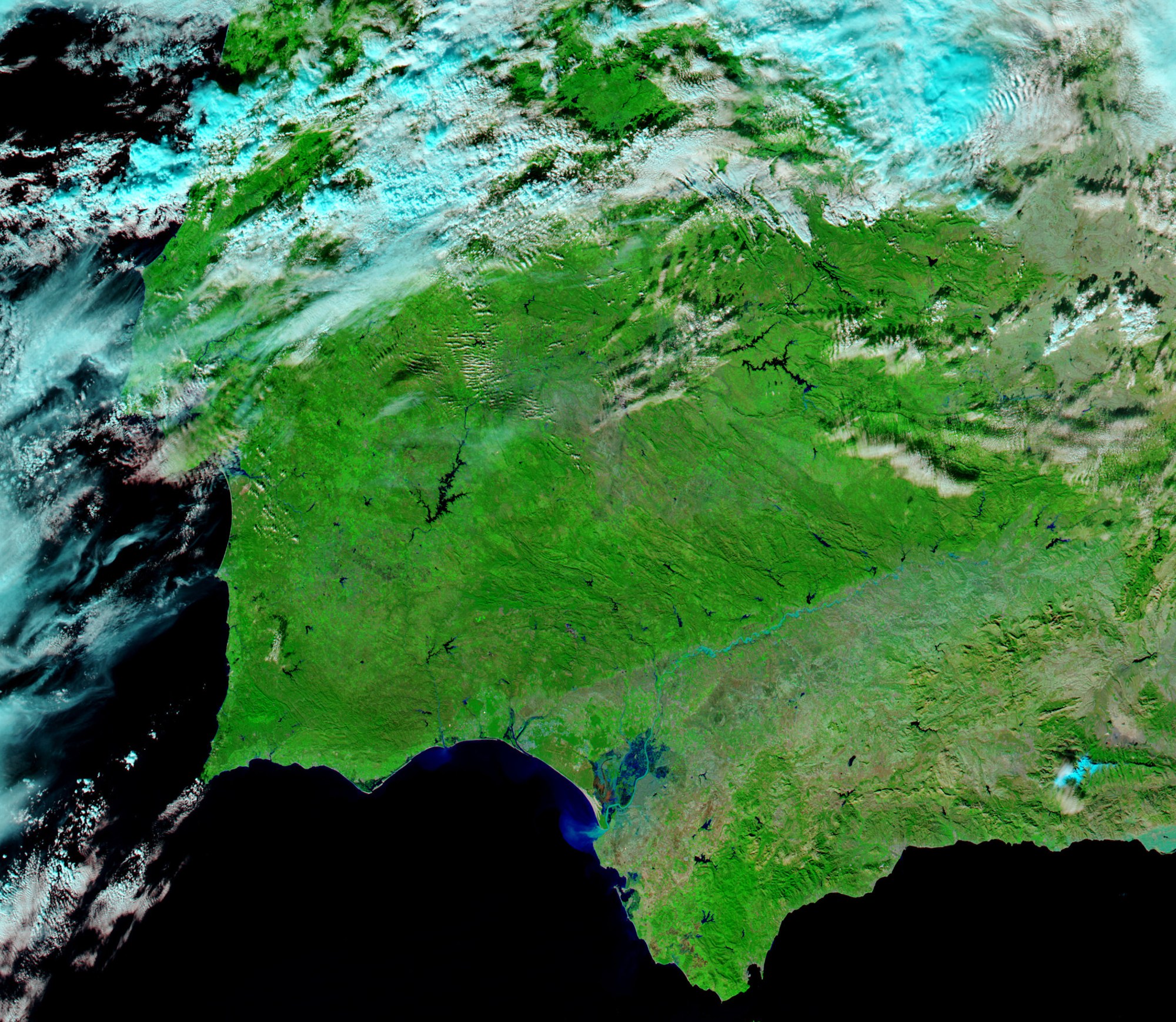 Crecida del Guadalquivir el 9 de diciembre de 2010 vista por el sensor MODIS del satélite Aqua (falso color: el agua aparece en azul eléctrico y la vegetación en verde). El cauce d