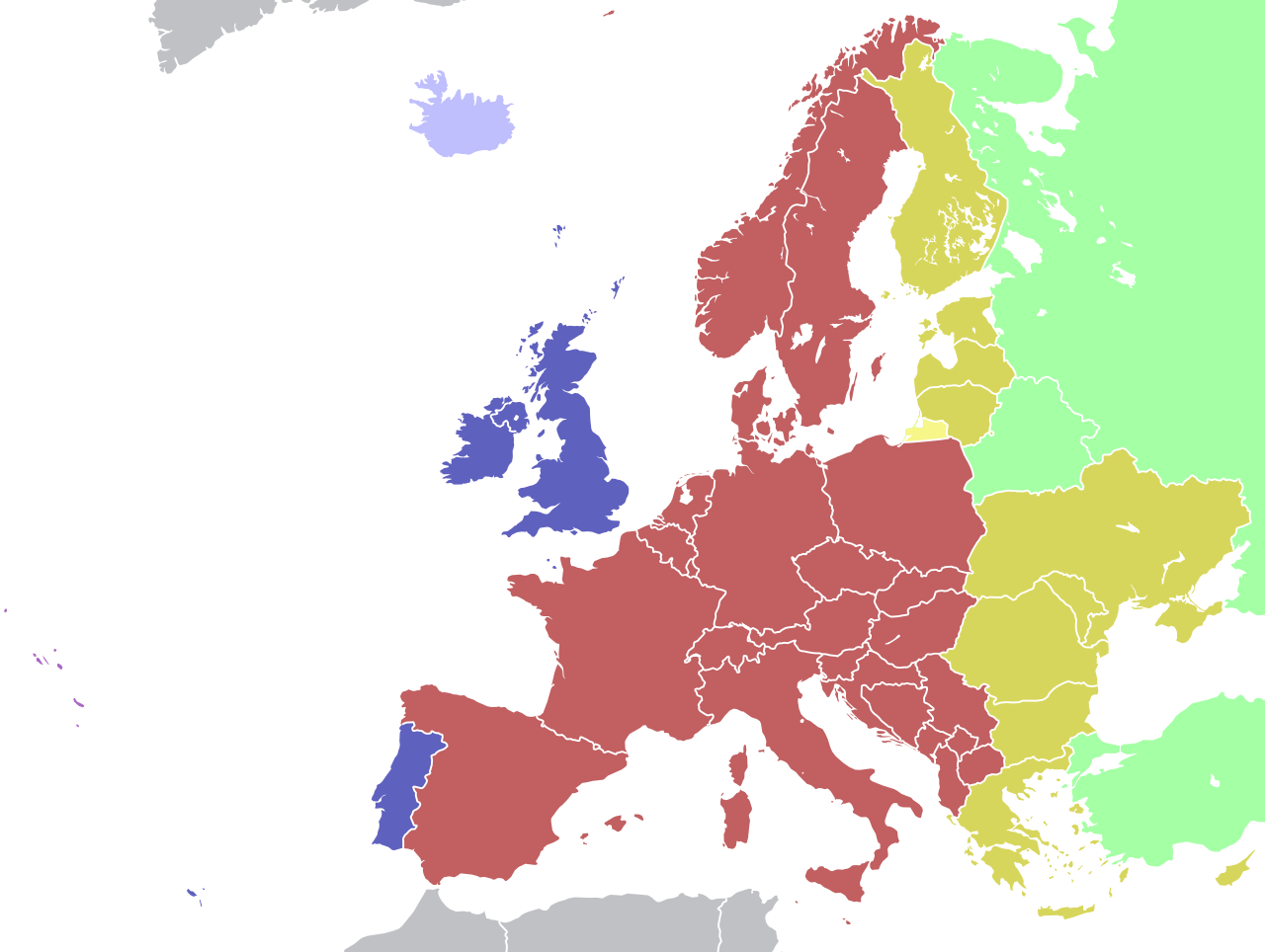<em>Figura 4.1 · Husos horarios legales de Europa en hora de invierno. Azul: UTC+0; rojo: UTC+1; amarillo: UTC+2; verde: UTC+3. La España peninsular comparte hora con Polonia, a más de 2.000