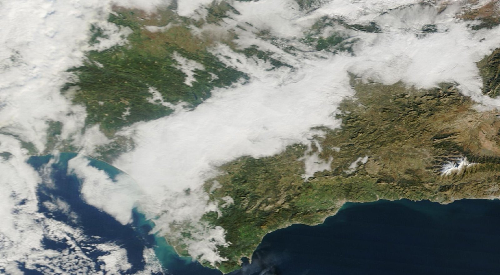 Niebla y estratos bajos sobre el valle del Guadalquivir, imagen del satélite Terra
